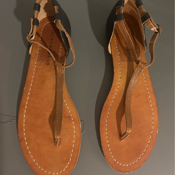 Lucky Brand Size 7.5 Brown Black T-Strap Thong Sandals NWOT. NO BOX. - Picture 1 of 9